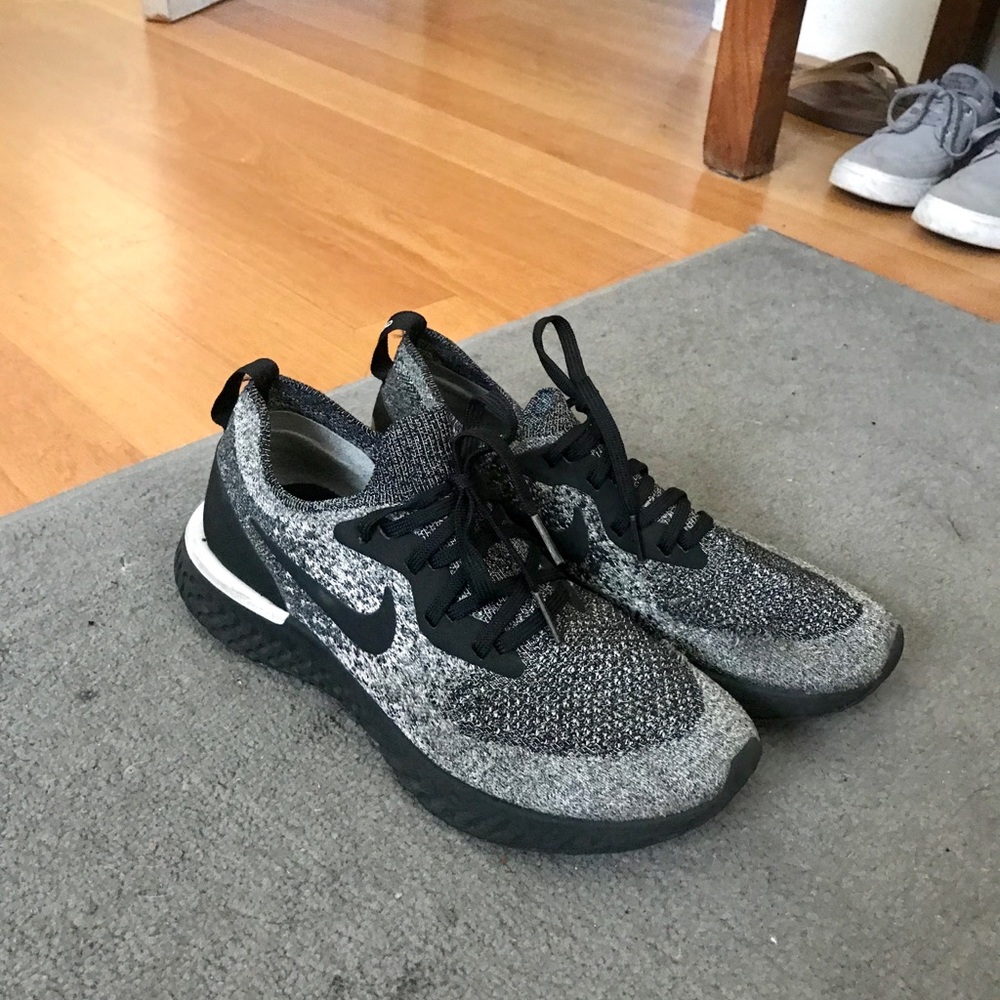 NIKE REACTS black // grey // white